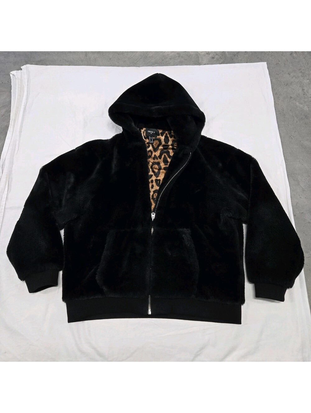 Size XL Men's Forever 21 Black Faux Fur Coat Cheetah Print Lined Full-Zip Hooded